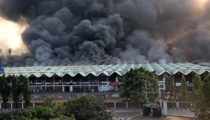 শাহজালাল বিমানবন্দরে আগুনে  ব্যবসায়ীদের মাথায় হাত