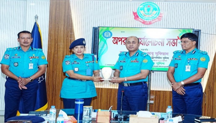 শাহমখদুম থানার অফিসার ইনচার্জ মাছুমা মুস্তারীকে শ্রেষ্ঠ কর্মদক্ষতার স্বীকৃতি দিলো আরএমপি