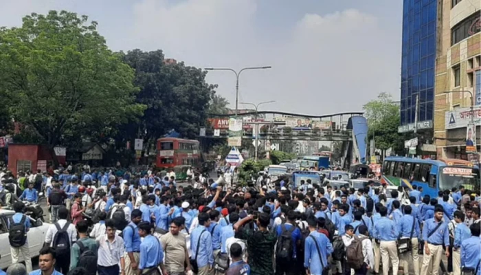 সড়ক ছেড়েছেন শিক্ষার্থীরা, ফার্মগেটে যান চলাচল স্বাভাবিক