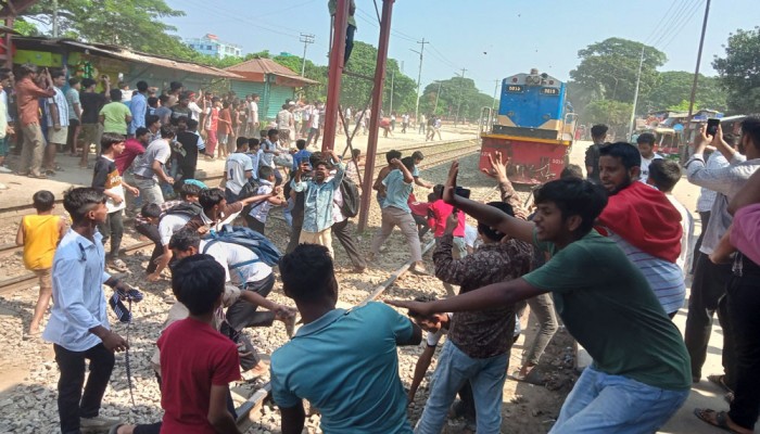 ভৈরবে ট্রেনে হামলা : ১৫০ জনকে আসামি করে মামলা