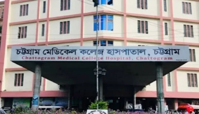 চট্টগ্রামে সড়ক দুর্ঘটনায় ২০ পুলিশ সদস্য আহত চট্টগ্রামে সড়ক দুর্ঘটনায় ২০ পুলিশ সদস্য আহত