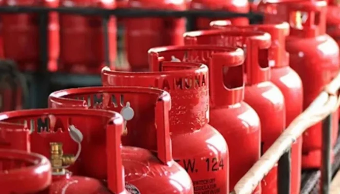 ২৬ টাকা কমলো ১২ কেজির এলপি গ্যাসের দাম