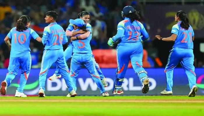 দক্ষিণ আফ্রিকাকে হারিয়ে প্রথমবার বিশ্বকাপ জিতল ভারত