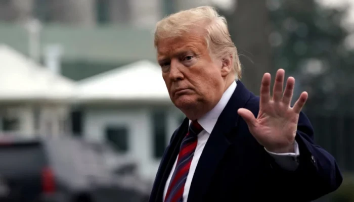 তীব্র প্রশ্নের মুখে ট্রাম্প