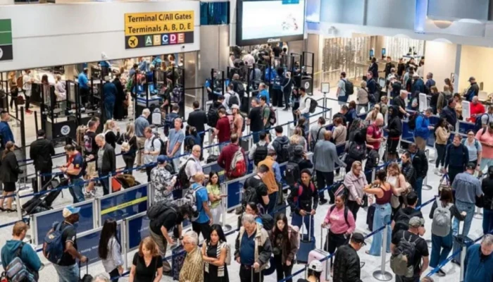 শাটডাউনে যুক্তরাষ্ট্রে পাঁচ হাজারের বেশি ফ্লাইট বাতিল, যাত্রায় দেরি
