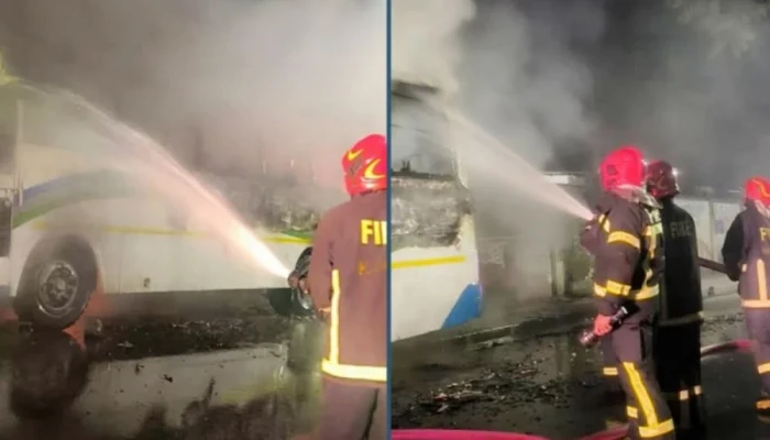 মিরপুরে গভীর রাতে ড্যাফোডিল বিশ্ববিদ্যালয়ের দুই বাসে আগুন