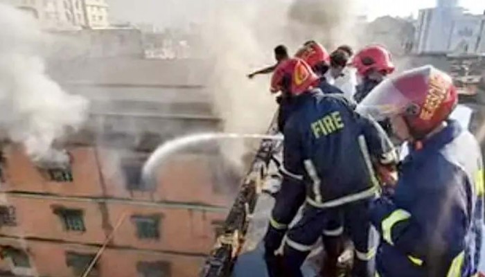 চট্টগ্রামে কম্বলের গোডাউনে আগুন, নিয়ন্ত্রণে ৯ ইউনিট