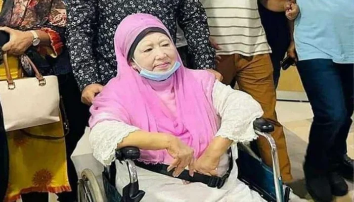 খালেদা জিয়ার আরোগ্য কামনায় আজ বাদ জুমা দেশের সব মসজিদে দোয়া