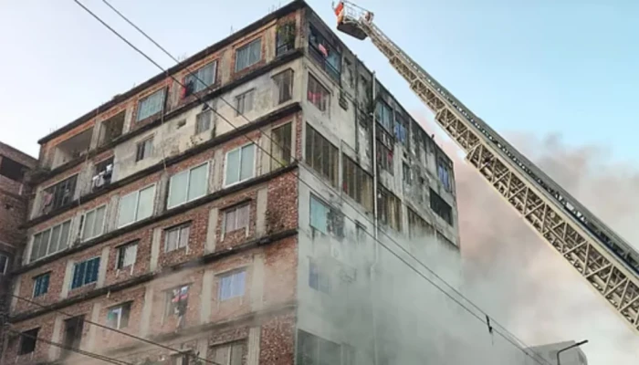 কেরানীগঞ্জে বহুতল ভবনে আগুন, নিয়ন্ত্রণে ১২ ইউনিট