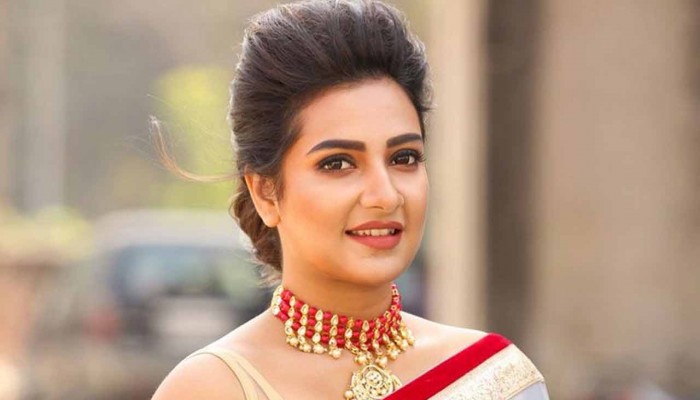 নেটিজেনদের তোপের মুখে শুভশ্রী