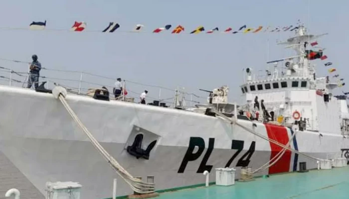 বিজয় দিবস উপলক্ষে মোংলায় জনসাধারণের জন্য উন্মুক্ত তিন যুদ্ধজাহাজ