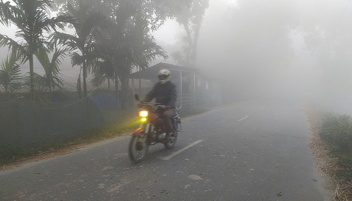 তেঁতুলিয়ায় ফের কমলো তাপমাত্রা: ঘন কুয়াশা ও হাড়কাঁপানো শীতে জনজীবন বিপর্যস্ত