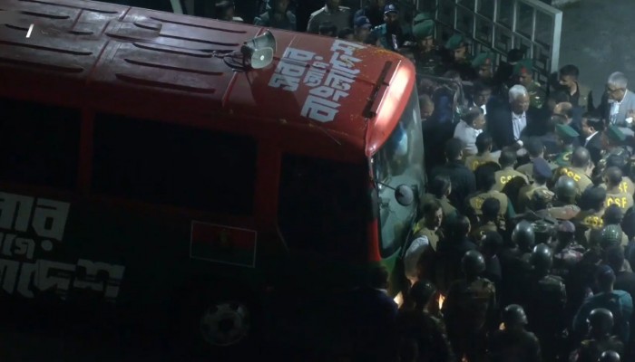 মায়ের টানে এভারকেয়ার হাসপাতালে তারেক রহমান