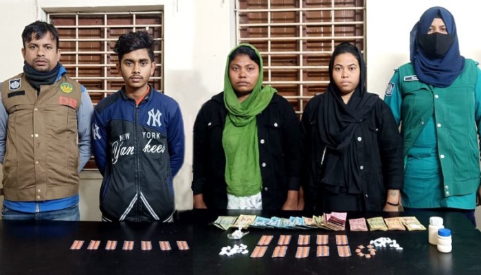 রাজশাহীতে মাদকবিরোধী অভিযানে দুই নারীসহ গ্রেফতার ৩