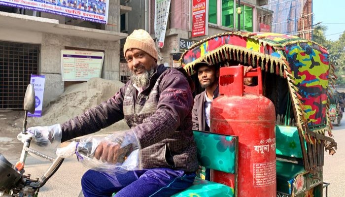 রাজশাহীতে গ্যাসের জন্য হাহাকার