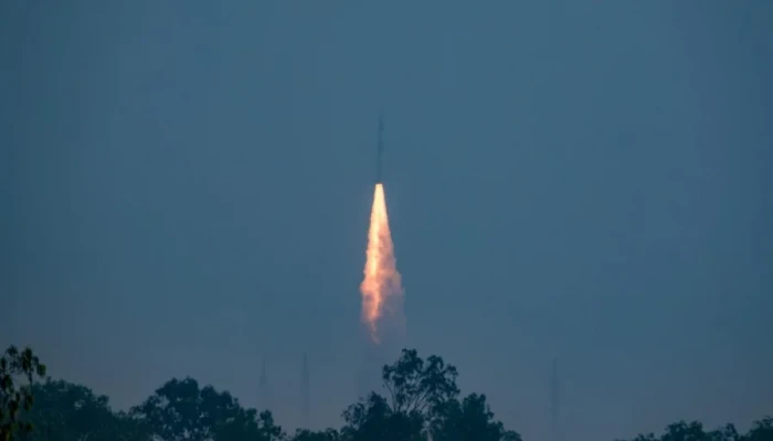 ভারতের টানা বিপর্যয়, মহাকাশে নিখোঁজ ১৬টি স্যাটেলাইট