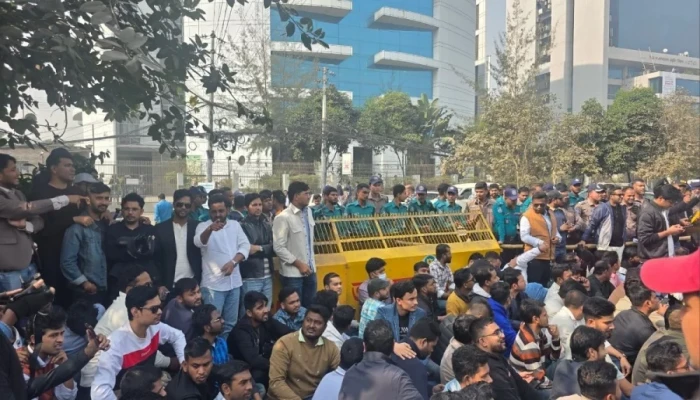 দাবি না মানলে সারারাত ইসি ভবন অবরুদ্ধ রাখবে ছাত্রদল