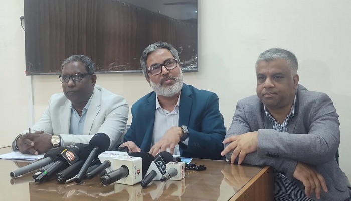 শাকসুর ৮ নির্বাচন কমিশনারের পদত্যাগ