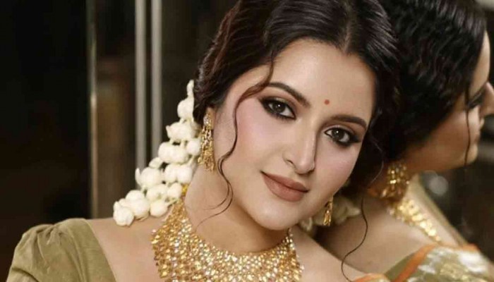 সবাই আমাকে শত্রুভাবে: পরীমণি