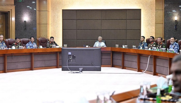 সুষ্ঠু নির্বাচন আয়োজনে প্রধান উপদেষ্টার সঙ্গে সশস্ত্র বাহিনীর কর্মকর্তাদের বৈঠক