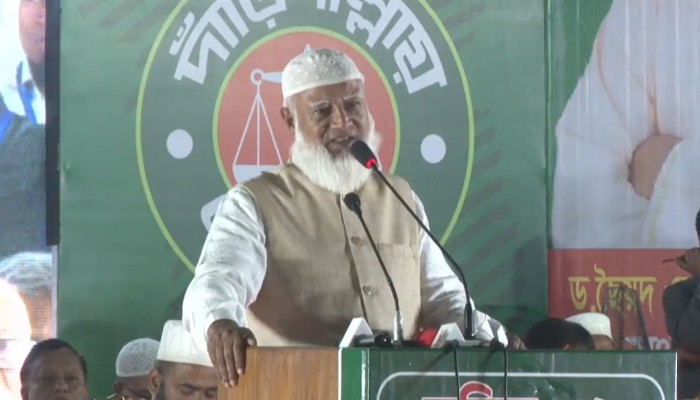 ভোট নিয়ে অন্য কোনো চিন্তা করলে সিংহের থাবা সামাল দিতে পারবেন না