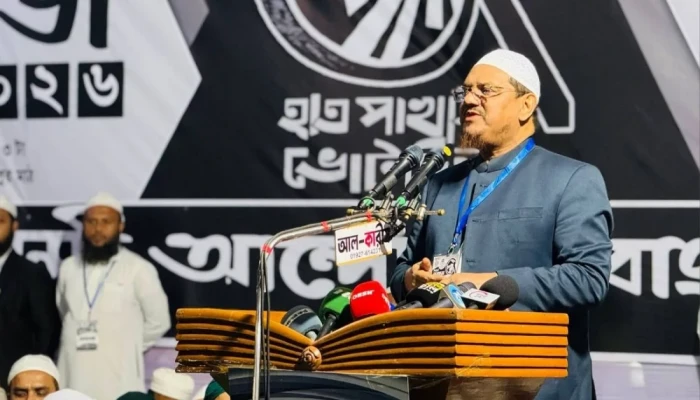 ‘ডাল মে কুচ কালা হ্যায়’: জামায়াতকে কটাক্ষ চরমোনাই পীরের