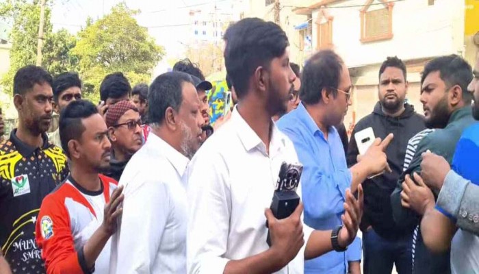 জামায়াতের নির্বাচনি প্রচারণা গাড়িতে ছাত্রদল নেতার বাধা