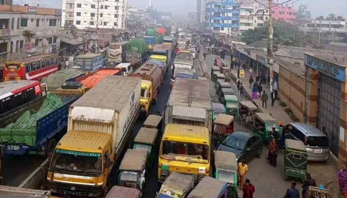 গাজীপুরে দুই মহাসড়কে ৫০ কিলোমিটার যানজট, ভাড়া তিনগুন