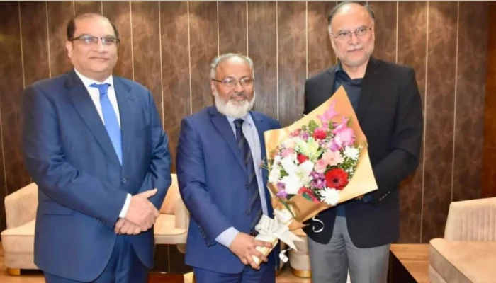 শপথ অনুষ্ঠানে যোগ দিতে ঢাকায় পৌঁছেছেন পা‌কিস্তানের মন্ত্রী