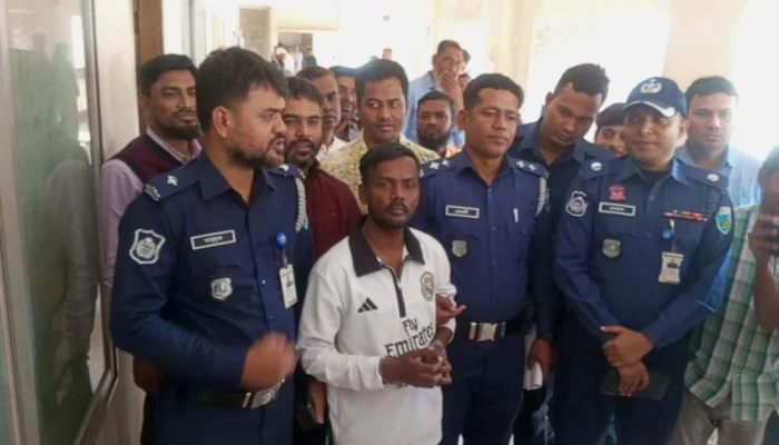 নায়িকা বানানোর আশ্বাসে ধর্ষণের অভিযোগ, গ্রেপ্তার হিরো আলম