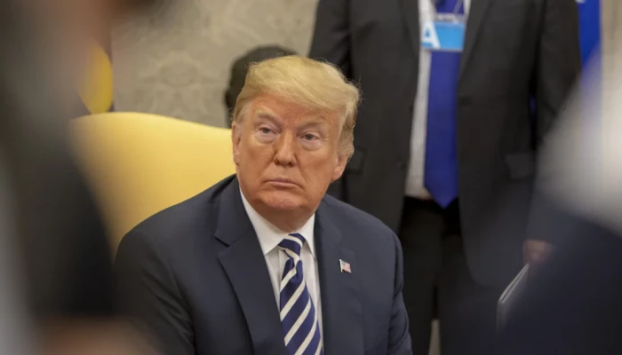 ট্রাম্পকে ডেমোক্র্যাটদের হুঁশিয়ারি