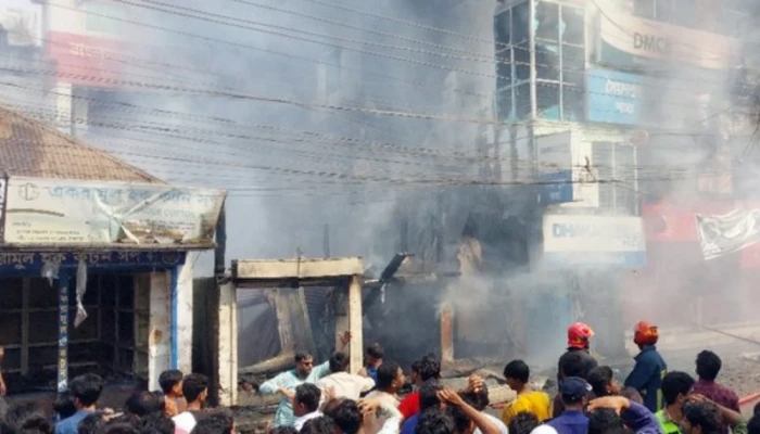 নীলফামারীতে আগুনে পুড়লো ব্যাংকসহ ২৫ প্রতিষ্ঠান