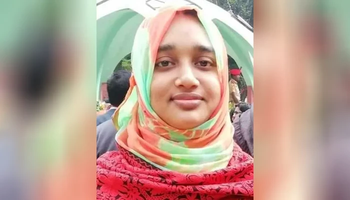 যে কারণে বিশ্ববিদ্যালয় শিক্ষকের গলা কাটলেন কর্মচারী