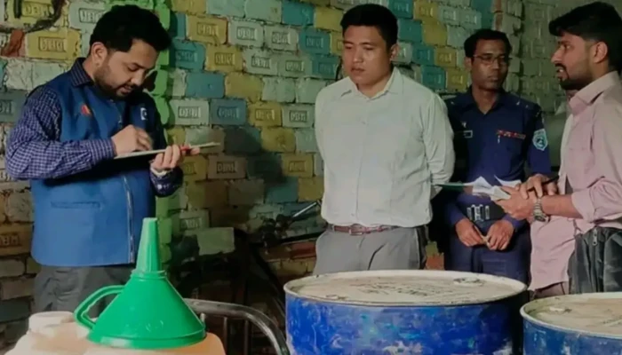 তেল বিক্রিতে অনিয়ম, দুই ব্যবসায়ীকে জরিমানা