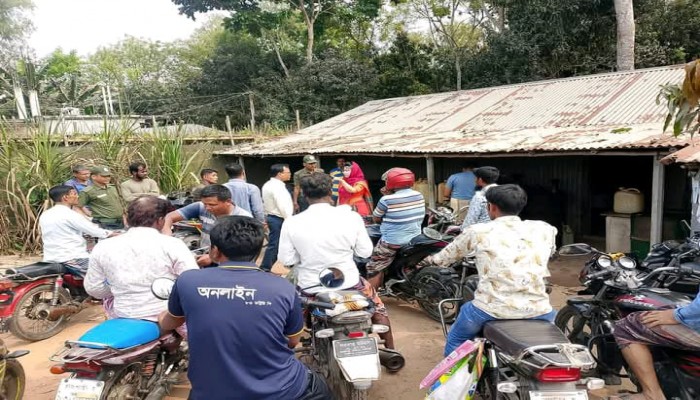দুর্গাপুরে অধিক মূল্যে তেল বিক্রি, ভ্রাম্যমাণ আদালতে ৩ ব্যবসায়ীকে জরিমানা