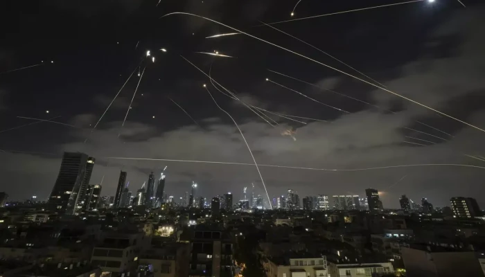 মিসাইলের তীব্র ঘাটতিতে পড়ে দিশাহারা ইসরায়েল