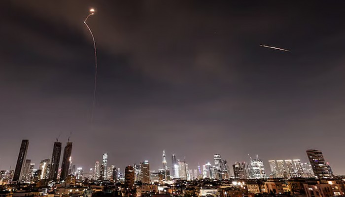 নতুন করে ইসরায়েলজুড়ে ব্যাপক ক্ষেপণাস্ত্র হামলা ইরানের
