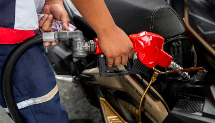 যুদ্ধ বন্ধে আলোচনার খবরে বিশ্ববাজারে তেলের বড় দরপতন