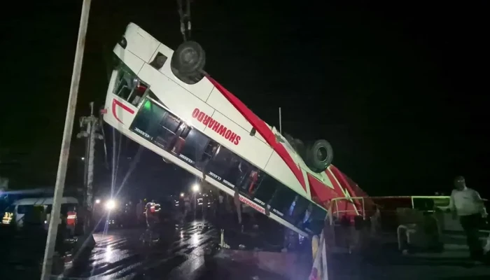 পদ্মায় ডুবে যাওয়া সেই বাসচালকের মরদেহ উদ্ধার