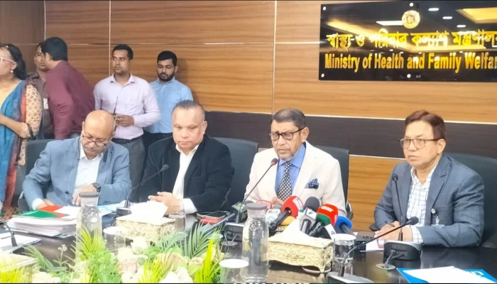 ‘স্বাস্থ্যকর্মীদের সব ছুটি বাতিল’