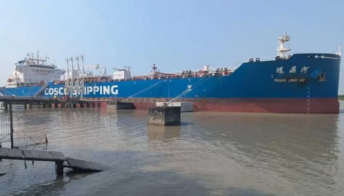 চট্টগ্রাম বন্দরে জ্বালানিবাহী ৪ জাহাজ