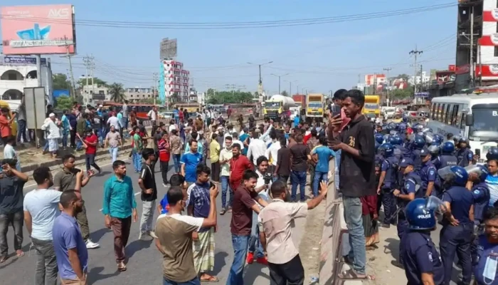 ঢাকা-চট্টগ্রাম মহাসড়ক অবরোধ