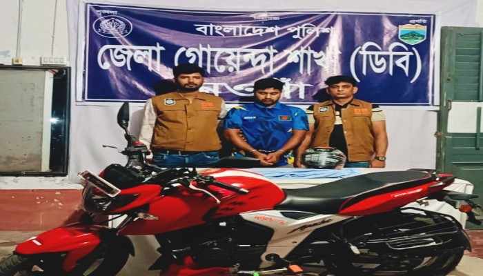 রাজশাহী নওগাঁয় স্কুলছাত্রীকে ইভটিজিং: যুবক আটক