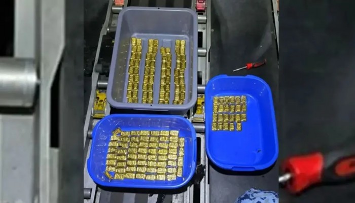 বিমানের টয়লেটে ১৮ কেজি স্বর্ণ : পাইলট-ক্রু-যাত্রী সবার তথ্য তলব