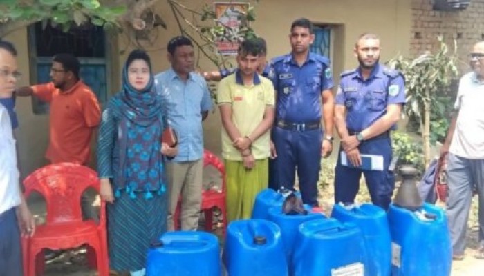 অবৈধভাবে পেট্রোল মজুদ: দুর্গাপুরে মোবাইল কোর্টের অভিযান