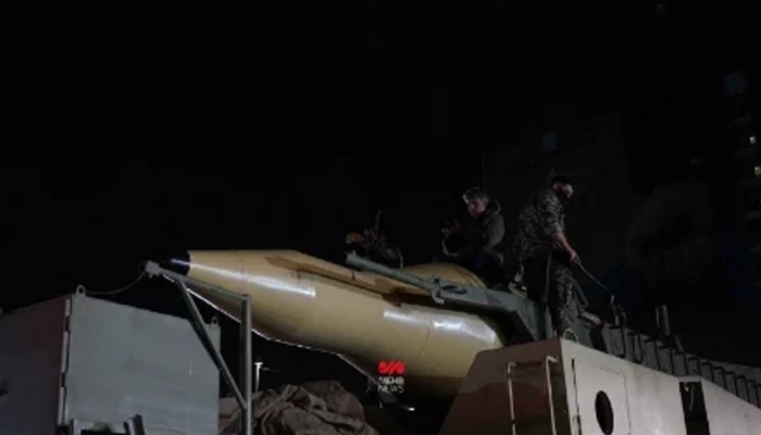 একাধিক শহরে শক্তিশালী ক্ষেপণাস্ত্র প্রদর্শন করল ইরান