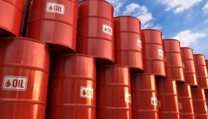 হরমুজ প্রণালিতে হামলার খবরে বাড়ল তেলের দাম