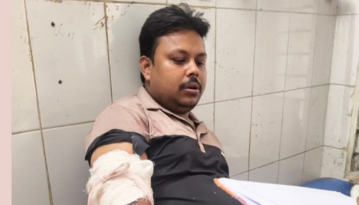 দুর্গাপুরে এনজিও কর্মীকে কুপিয়ে লাখ টাকা ছিনতাই