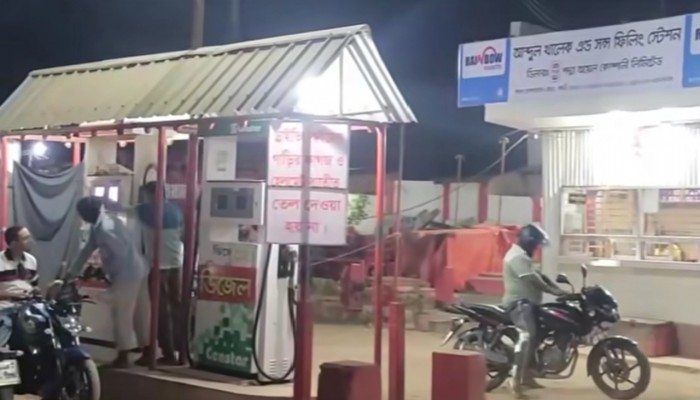 পাম্পে তেল নেওয়াকে কেন্দ্র করে সংঘর্ষ, যুবককে পিটিয়ে জখম