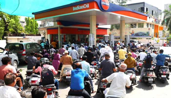 যেভাবে তেলের ঘাটতি পূরণ করছে ভারত